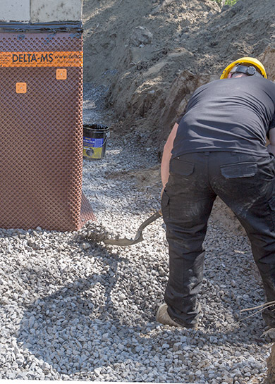 Installation d'une membrane d'imperméabilisation pour fondation - Ajouter gravel