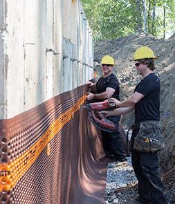 Installation de membranes pour fondation - Région de Montréal